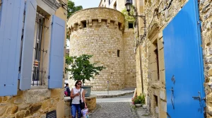 À moins de 2h de Toulouse, cette cité fortifiée remarquablement préservée vous plonge au cœur du Moyen Âge